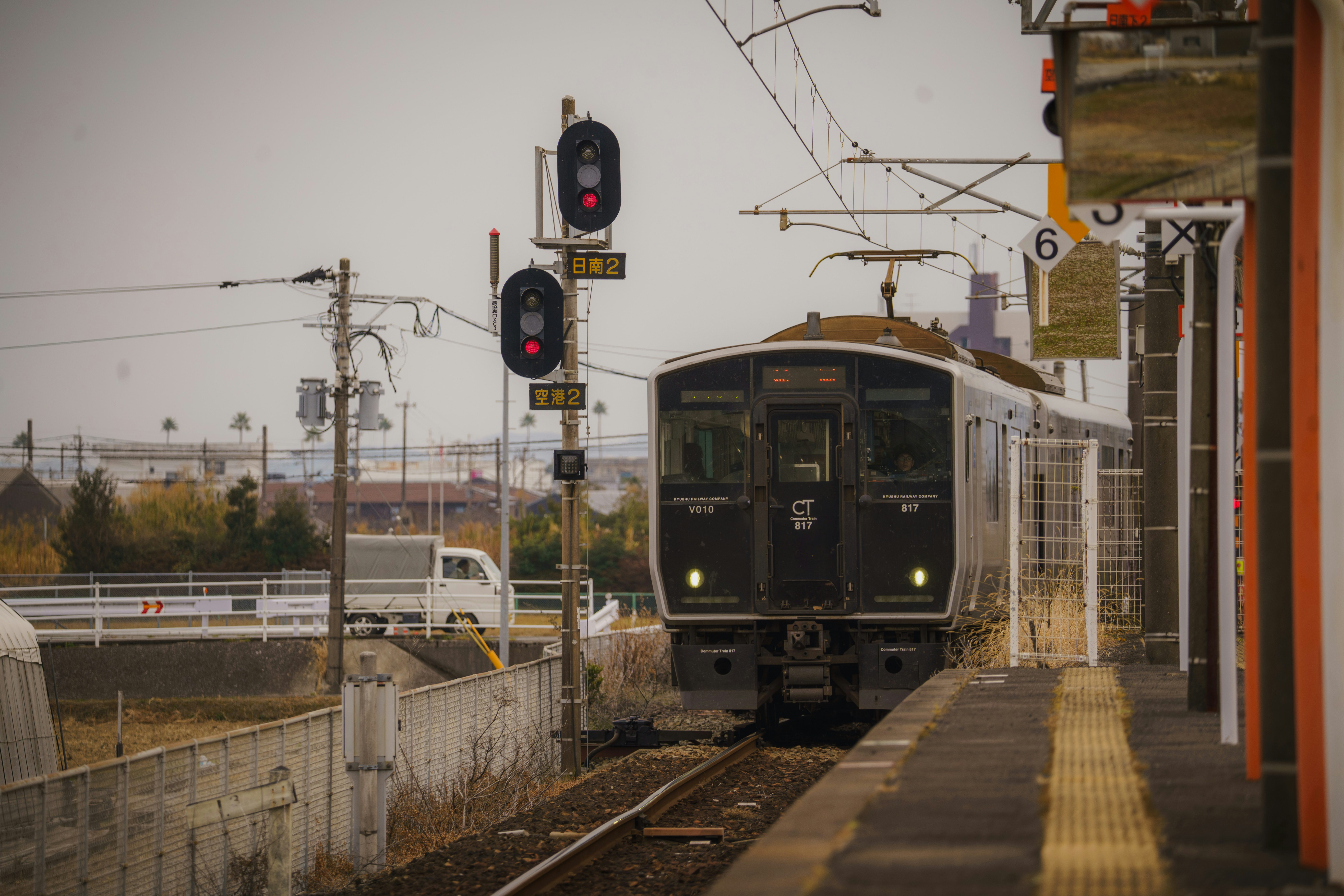 철도역 멜로디의 뇌과학: 발차 멜로디가 승객의 스트레스를 낮추고 정시성을 높이는 비밀
