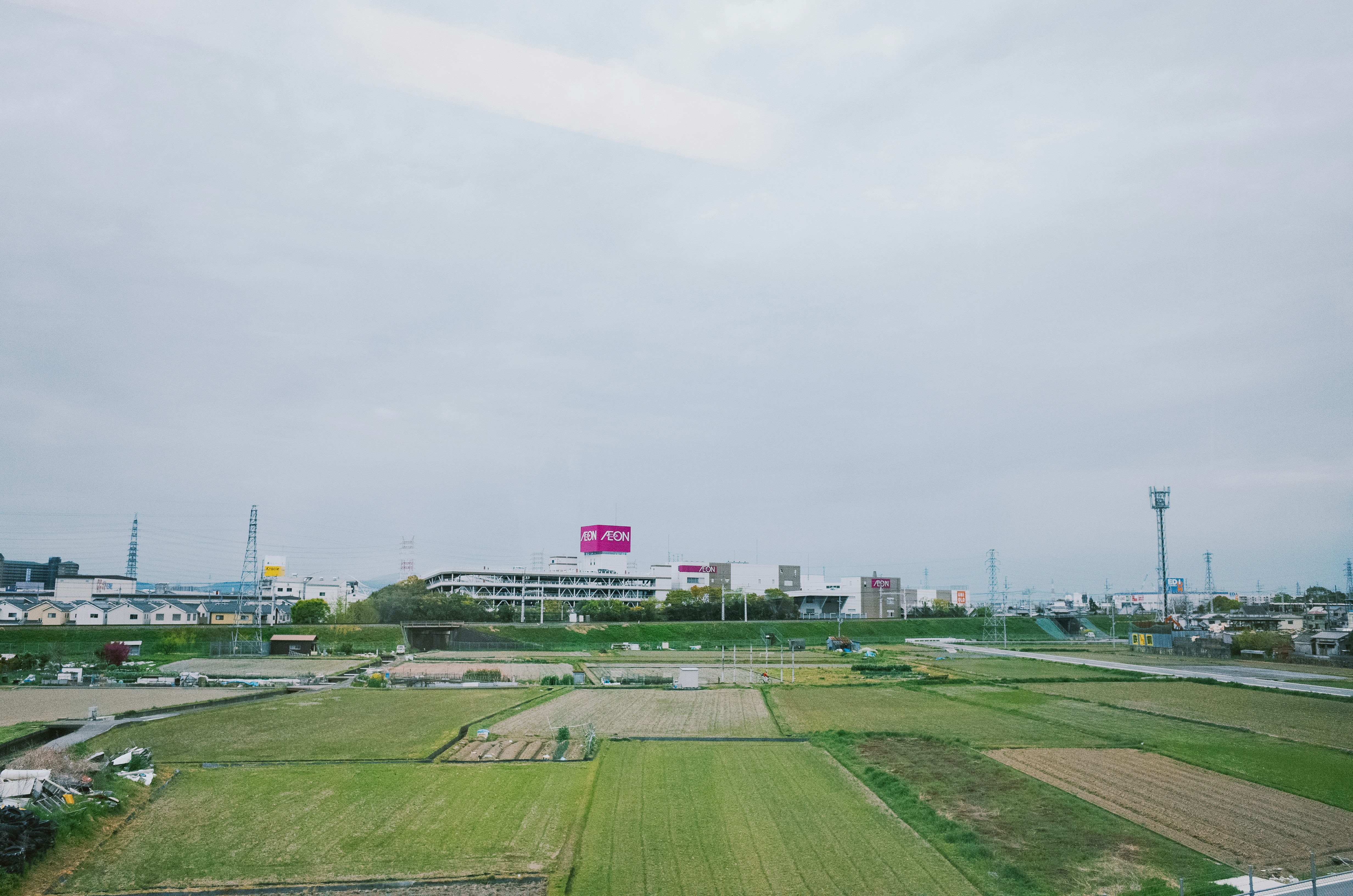 논밭 한가운데 자판기의 경제학: 100엔 동전이 증명하는 일본식 신뢰 사회의 메커니즘
